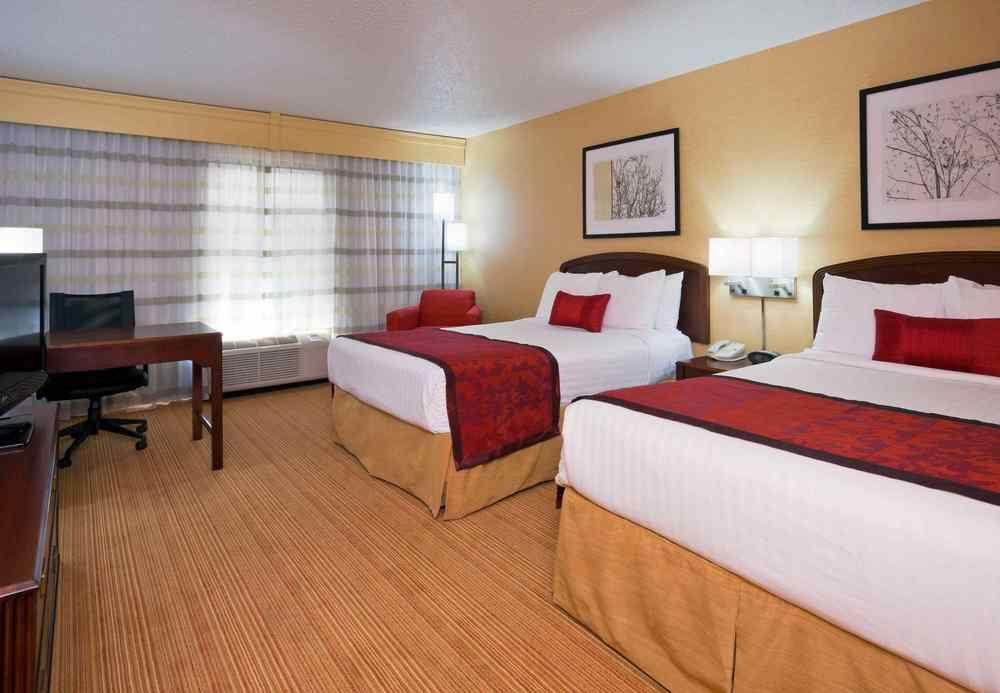 Courtyard Indianapolis At The Capitol Hotel Bagian luar foto