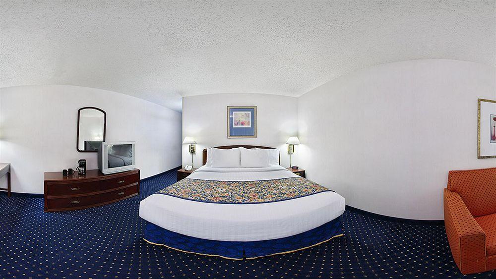 Courtyard Indianapolis At The Capitol Hotel Bagian luar foto